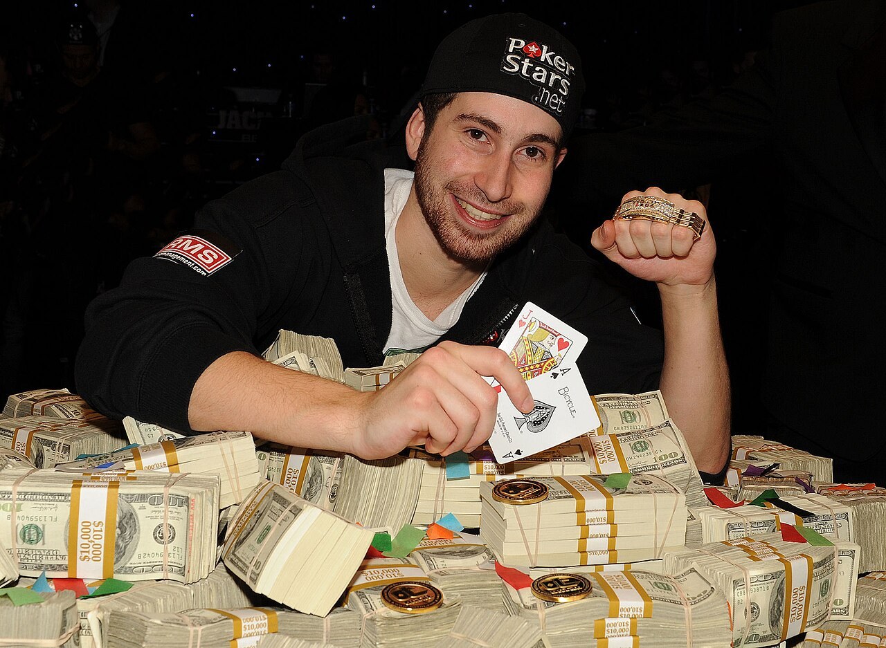 Campeão consagra-se em mesa final emocionante do WSOP